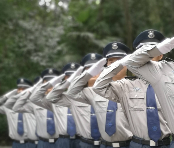 銀行安保體系通常涵蓋物理防護(hù)、人員管理、技術(shù)防控、應(yīng)急處置