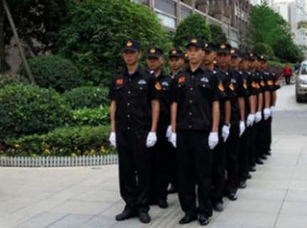 保安人員在停車(chē)場(chǎng)進(jìn)行工作時(shí)，需要負(fù)責(zé)什么呢？